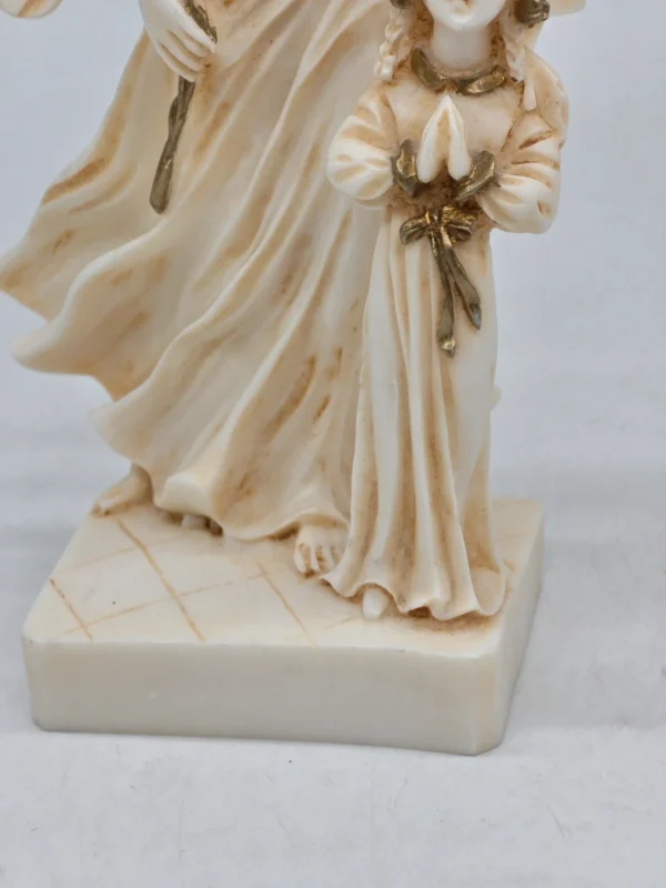 Figurka Anioł Stróż z dzieckiem alabaster patynowany Grecja 21 cm