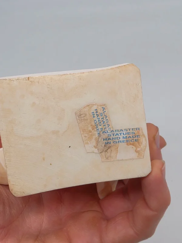 Figurka Anioł Stróż z dzieckiem alabaster patynowany Grecja 21 cm