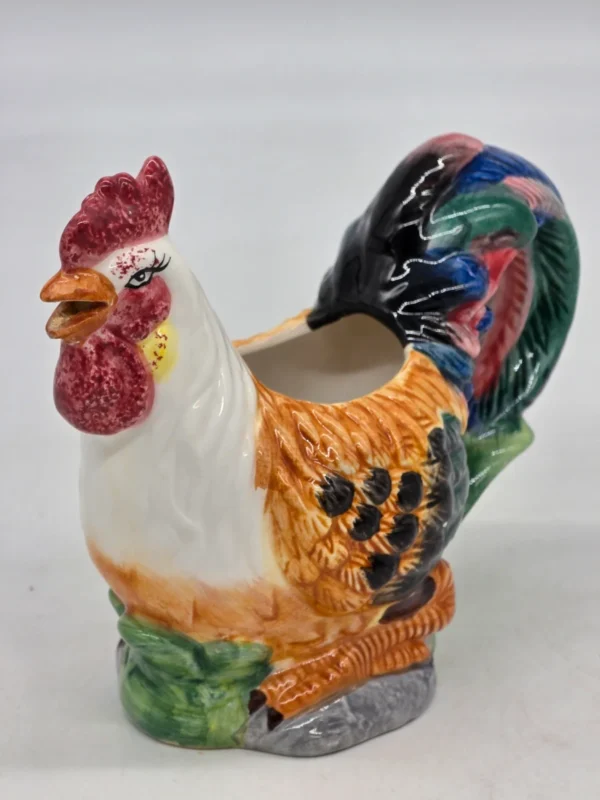 Dzbanek mlecznik w kształcie koguta kolorowa ceramika dekoracyjna wys 14 cm