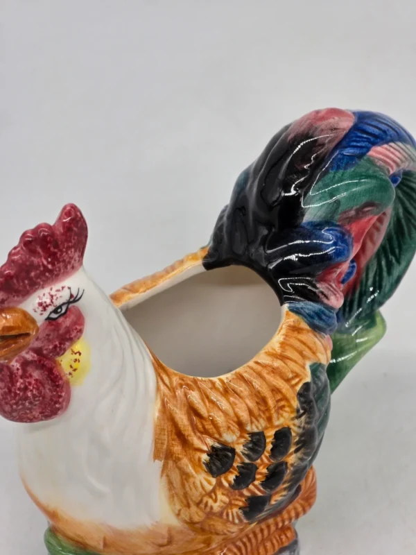 Dzbanek mlecznik w kształcie koguta kolorowa ceramika dekoracyjna wys 14 cm