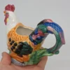 Dzbanek mlecznik w kształcie koguta kolorowa ceramika dekoracyjna wys 14 cm