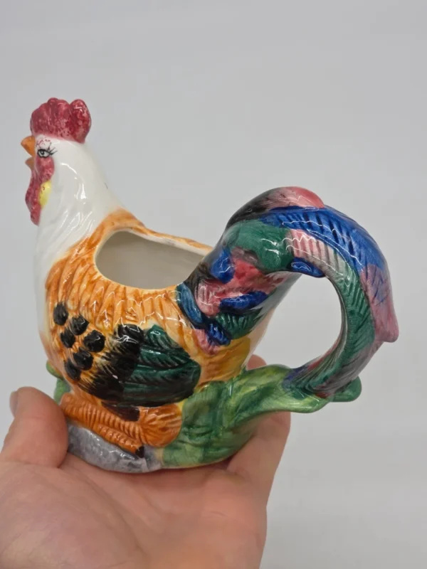 Dzbanek mlecznik w kształcie koguta kolorowa ceramika dekoracyjna wys 14 cm