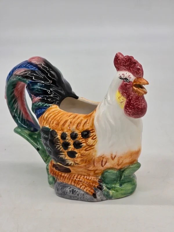 Dzbanek mlecznik w kształcie koguta kolorowa ceramika dekoracyjna wys 14 cm