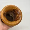Drewniany wazon toczony motyw wielbłąda inkrustacja metalem rękodzieło wys 24 cm