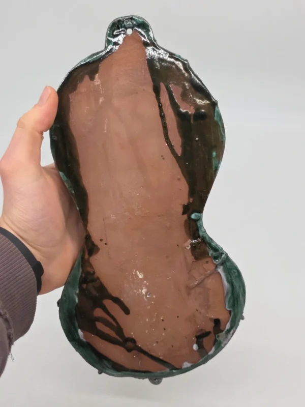 Kropielnica ścienna ceramika artystyczna zielona krzyż serce wys 30 cm