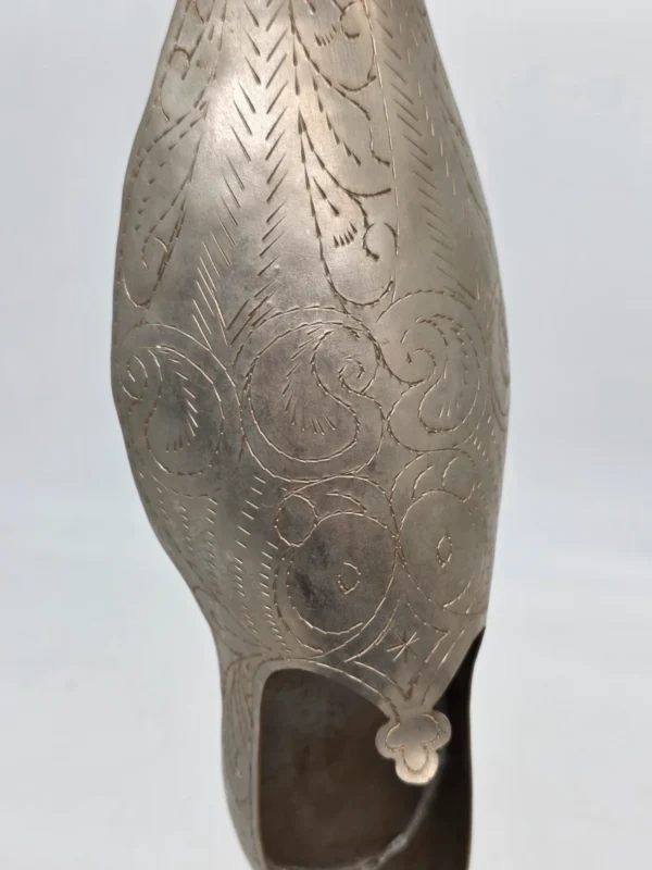 Mosiężna patera but turecki gondola na nodze grawer orient wys 42 cm