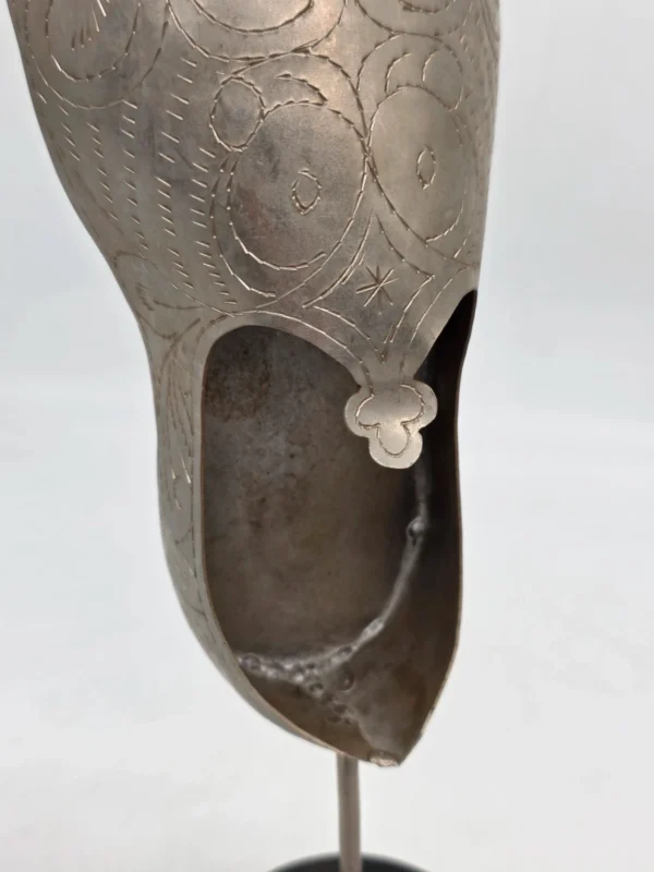 Mosiężna patera but turecki gondola na nodze grawer orient wys 42 cm