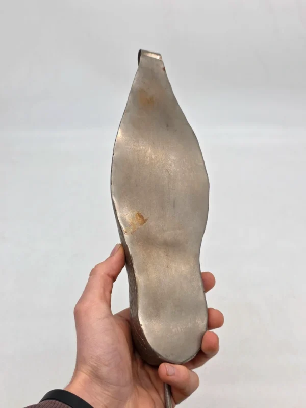 Mosiężna patera but turecki gondola na nodze grawer orient wys 42 cm
