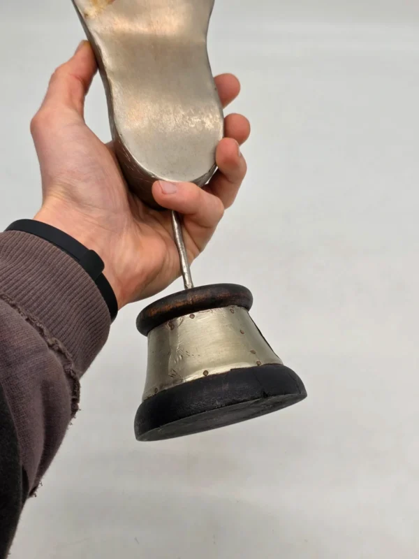 Mosiężna patera but turecki gondola na nodze grawer orient wys 42 cm