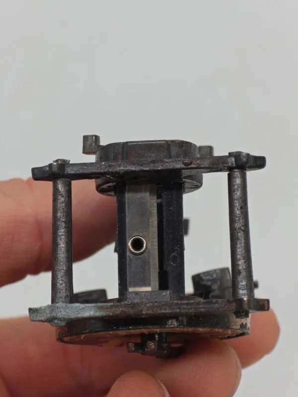 Stara temperówka miniatura zegar kolebnikowy mechanizm klikający wys 8 cm