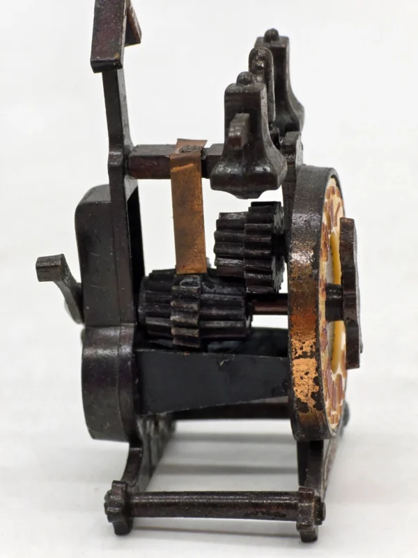 Stara temperówka miniatura zegar kolebnikowy mechanizm klikający wys 8 cm