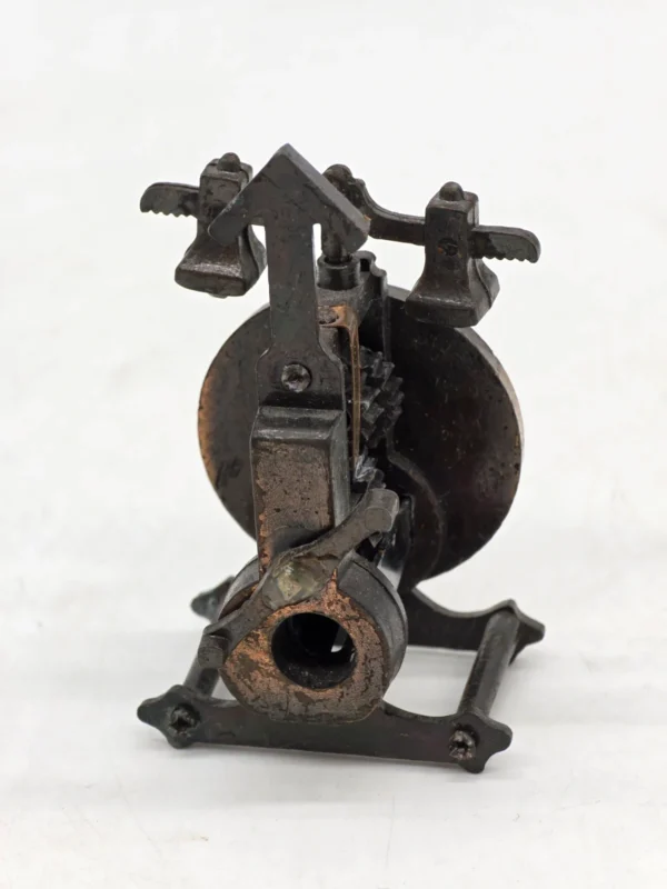 Stara temperówka miniatura zegar kolebnikowy mechanizm klikający wys 8 cm