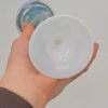 Artystyczny wazon na nodze kielich wielobarwne szkło mleczne 23 cm