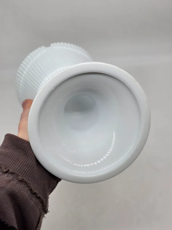 Duży kielich patera z białego szkła mlecznego ryflowany huta 25 cm