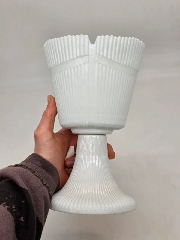 Duży kielich patera z białego szkła mlecznego ryflowany huta 25 cm