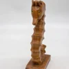 Ręcznie rzeźbiona drewniana figurka konik morski fasetowana rzeźba 26 cm