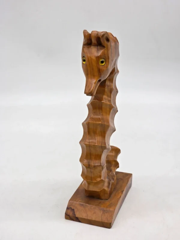 Ręcznie rzeźbiona drewniana figurka konik morski fasetowana rzeźba 26 cm