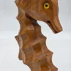 Ręcznie rzeźbiona drewniana figurka konik morski fasetowana rzeźba 26 cm