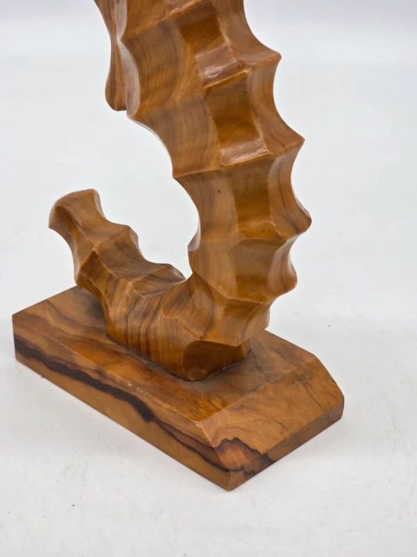 Ręcznie rzeźbiona drewniana figurka konik morski fasetowana rzeźba 26 cm