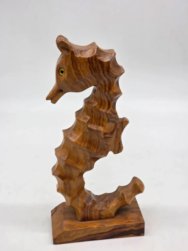 Ręcznie rzeźbiona drewniana figurka konik morski fasetowana rzeźba 26 cm