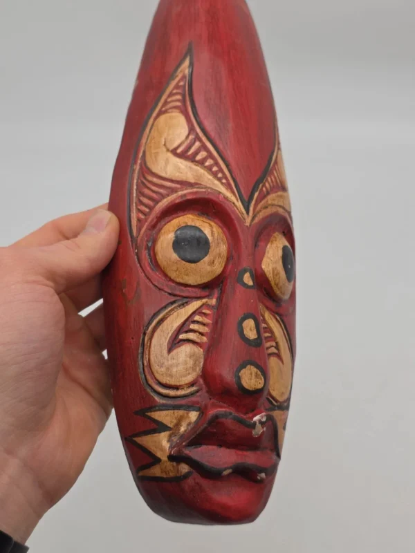 Ręcznie rzeźbiona drewniana figurka konik morski fasetowana rzeźba 26 cm