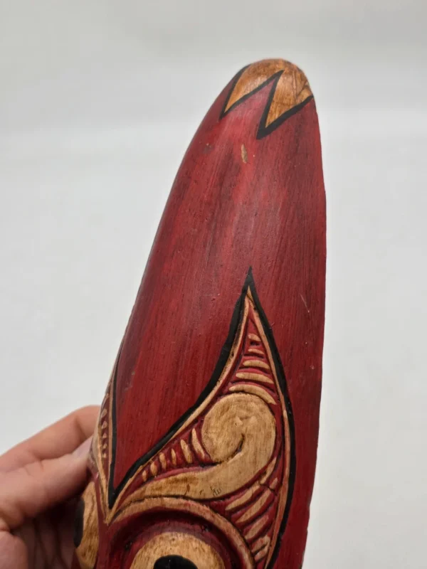 Ręcznie rzeźbiona drewniana figurka konik morski fasetowana rzeźba 26 cm