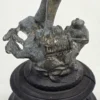 Zabytkowa rzeźba figuralna z metalu rzemieślnik na drewnianej podstawie 32 cm