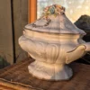 Włoska waza ceramiczna z pokrywą majolika Bassano kwiaty 3D 40x36 cm
