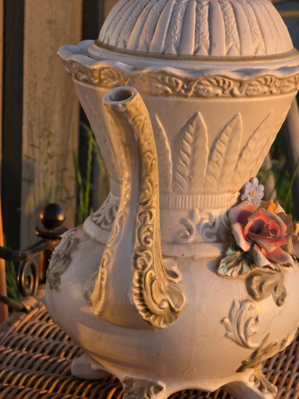 Włoski dzban ceramiczny Capodimonte majolika barok kwiaty 3D 40 cm