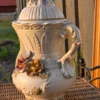 Włoski dzban ceramiczny Capodimonte majolika barok kwiaty 3D 40 cm