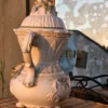 Włoski dzban ceramiczny Capodimonte majolika barok kwiaty 3D 40 cm