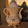 Włoski dzban ceramiczny Capodimonte majolika barok kwiaty 3D 40 cm