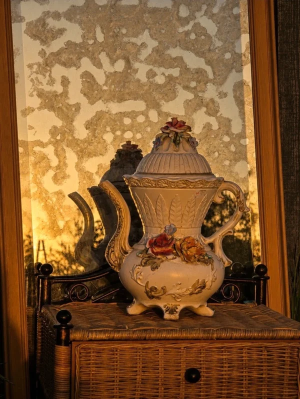 Włoski dzban ceramiczny Capodimonte majolika barok kwiaty 3D 40 cm