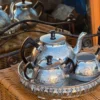 Czteroczęściowy chromowany serwis do herbaty Art Deco z bakelitem i lustrzaną paterą