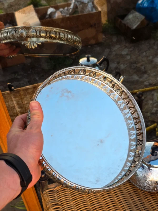 Czteroczęściowy chromowany serwis do herbaty Art Deco z bakelitem i lustrzaną paterą