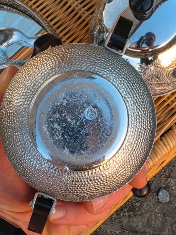Czteroczęściowy chromowany serwis do herbaty Art Deco z bakelitem i lustrzaną paterą